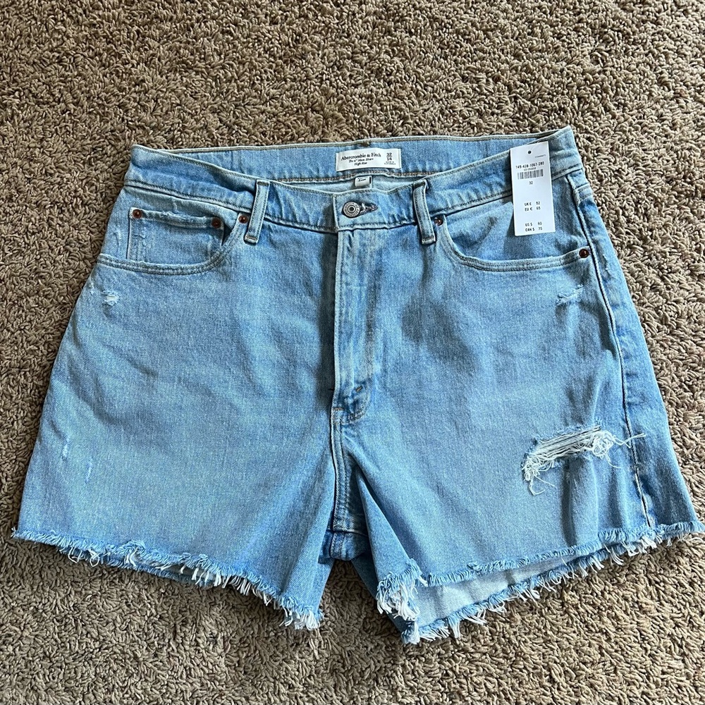 Abercrombie & Fitch 4” Mom Short High Rise Curve Love NWT Size 32/14